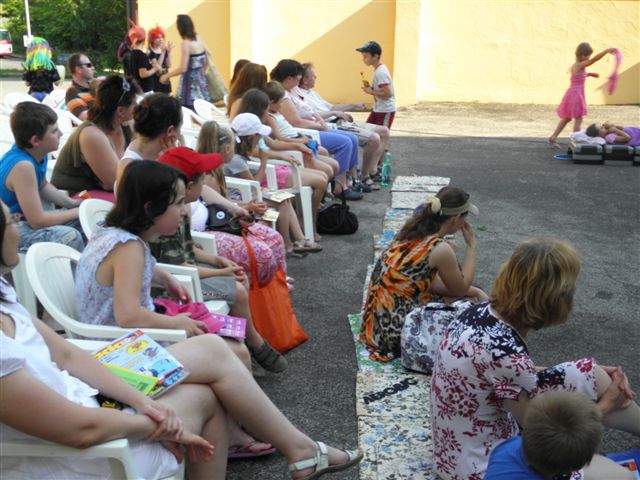O chytre kmotre Lisce - Akce ve dvore 19.6. (1)